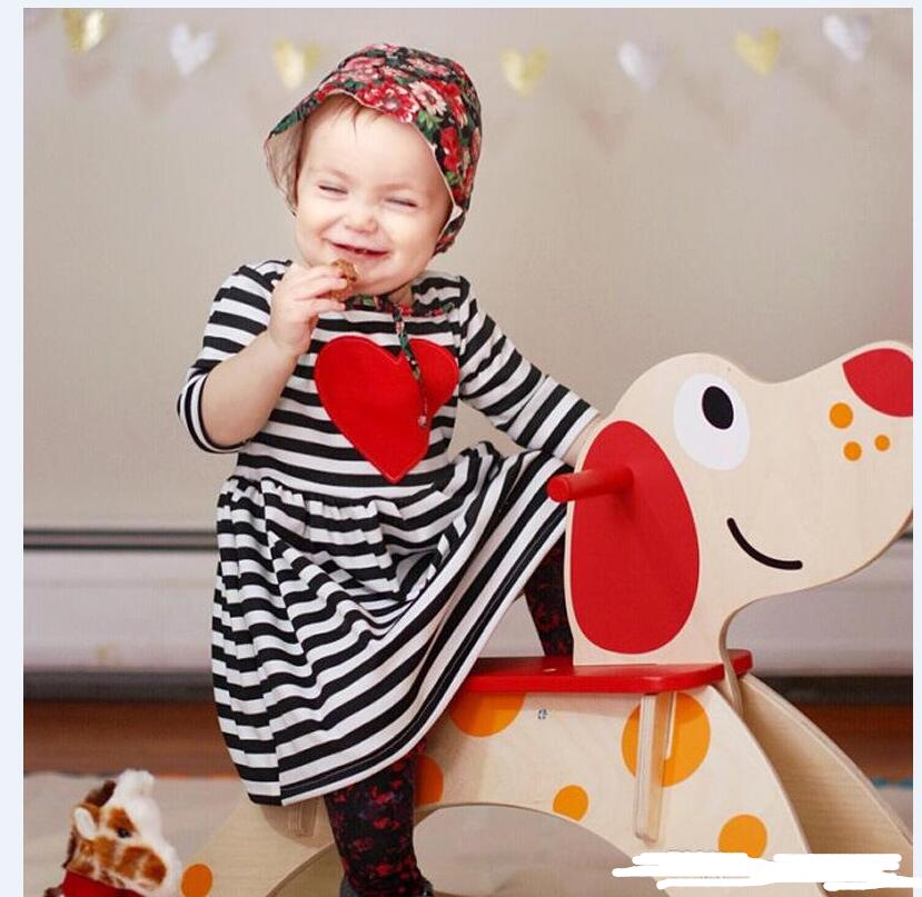 2017 Ins Girls Striped Dresses Spring Fall Black White Striped with Red Heart Appliqued Half Sleeve Bud A-Line Outfit 2-6T Princess Casual